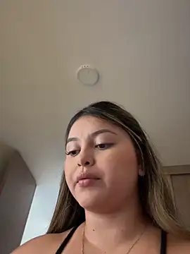 Snapshot of lunablossom_ chatting on 11/26/25, 08:10 lunablossom online show from 11/26/25, 08:10