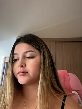 Snapshot of lunablossom_ chatting on 12/03/25, 09:24 lunablossom online show from 12/03/25, 09:24