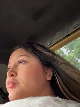 Snapshot of lunablossom_ chatting on 12/05/25, 08:38 lunablossom online show from 12/05/25, 08:38