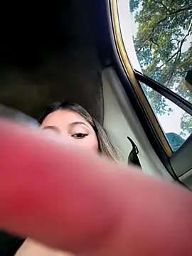 Snapshot of lunablossom_ chatting on 12/13/25, 09:31 lunablossom online show from 12/13/25, 09:31