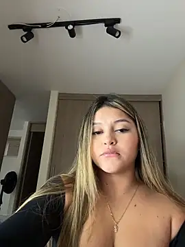 lunablossom  online show from 02/22/26, 10:52