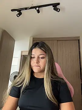 lunablossom  online show from 04/11/26, 04:55