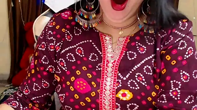 Snapshot of Naughty_Kashish chatting on 11/24/25, 05:18 Naughty Kashish online show from 11/24/25, 05:18