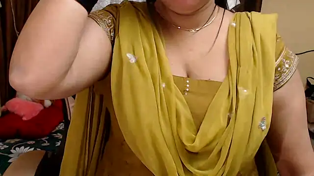 Snapshot of Naughty_Kashish chatting on 12/17/25, 06:41 Naughty Kashish online show from 12/17/25, 06:41