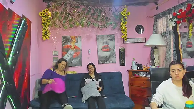 lesbiancuple online show from 04/07/26, 11:54