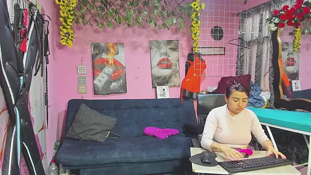 Snapshot of lesbiancuple chatting on 05/20/26, 12:22 lesbiancuple online show from 05/20/26, 12:22