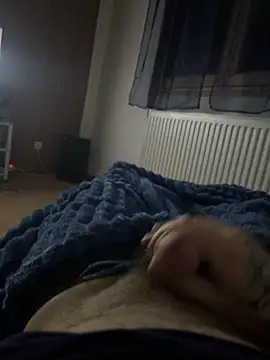 Snapshot of RenaudS-02 chatting on 04/12/26, 01:21 RenaudS-02 online show from 04/12/26, 01:21