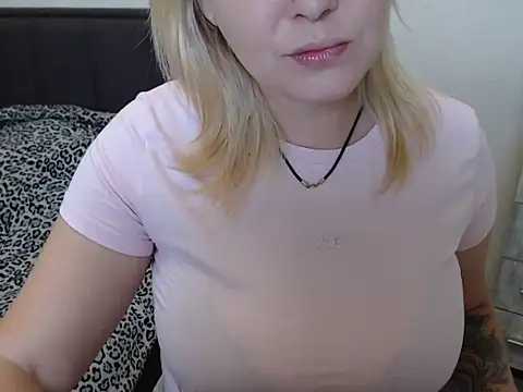 Snapshot of leeilawow chatting on 09/10/25, 06:24 leeilawow online show from 09/10/25, 06:24