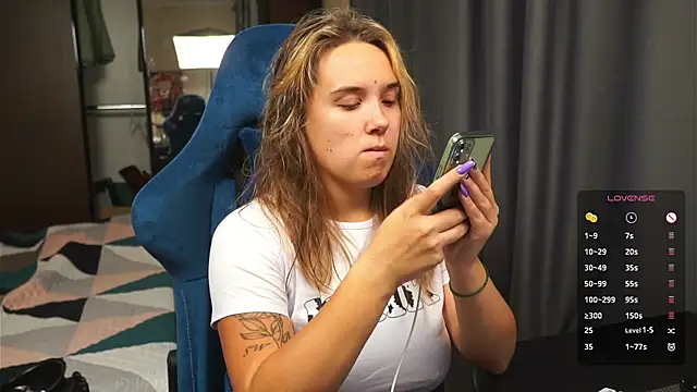 Sandra SW  online show from 10/28/25, 01:58