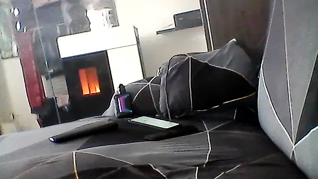 Snapshot of mickzizi chatting on 03/25/26, 10:10 mickzizi online show from 03/25/26, 10:10