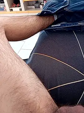 Snapshot of mickzizi chatting on 04/08/26, 09:42 mickzizi online show from 04/08/26, 09:42