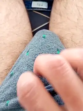 Snapshot of mickzizi chatting on 04/23/26, 12:15 mickzizi online show from 04/23/26, 12:15