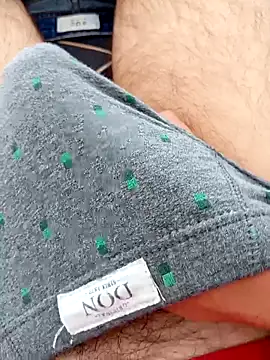 Snapshot of mickzizi chatting on 04/23/26, 12:29 mickzizi online show from 04/23/26, 12:29