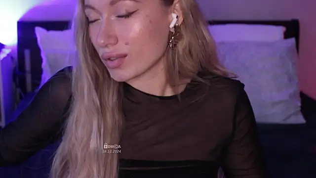 Blondie Bunny online show from 12/16/24, 04:02