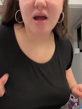 Snapshot of RosieDixx chatting on 12/10/24, 06:44 RosieDixx online show from 12/10/24, 06:44