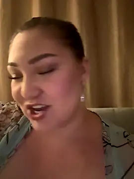 Snapshot of RosieDixx chatting on 10/08/25, 03:37 RosieDixx online show from 10/08/25, 03:37