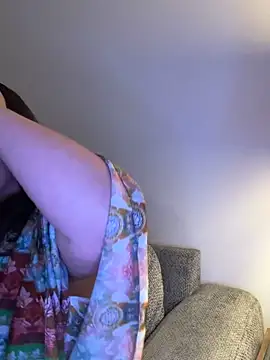 Snapshot of RosieDixx chatting on 03/08/26, 07:01 RosieDixx online show from 03/08/26, 07:01