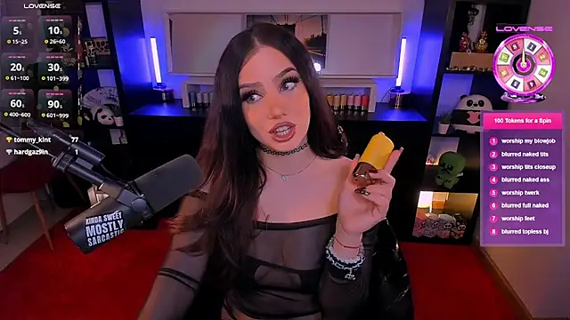 SofiRusselle online show from 11/17/25, 06:46