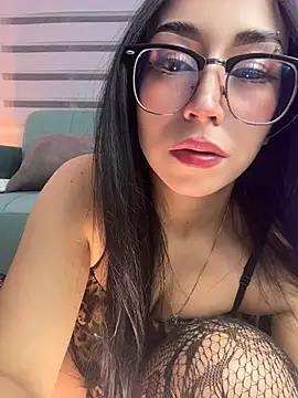 Snapshot of sophie_cute66 chatting on 05/02/26, 05:56 sophie cute66 online show from 05/02/26, 05:56