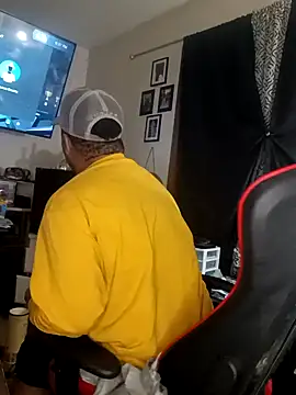 yellowwetfox online show from 12/29/24, 02:38