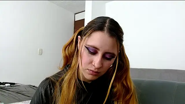Snapshot of Juls_winter_ chatting on 04/20/26, 06:09 Juls winter online show from 04/20/26, 06:09