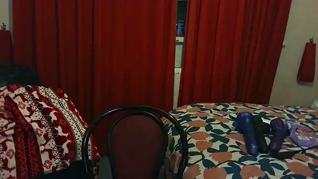 Snapshot of HouseWifeWhore_Milf chatting on 03/28/26, 02:33 HouseWifeWhore Milf online show from 03/28/26, 02:33