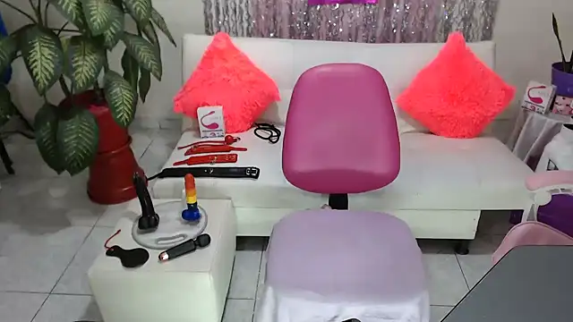 Snapshot of _pamelasam chatting on 03/01/25, 08:23  pamelasam online show from 03/01/25, 08:23