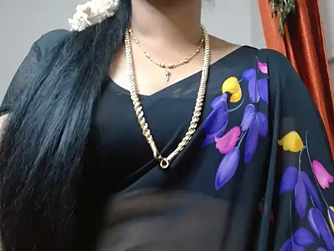 Snapshot of tamilharini chatting on 09/19/25, 06:59 tamilharini online show from 09/19/25, 06:59