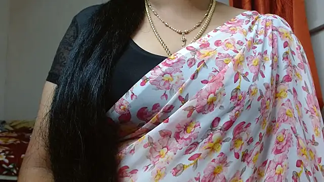 Snapshot of tamilharini chatting on 09/26/25, 04:49 tamilharini online show from 09/26/25, 04:49