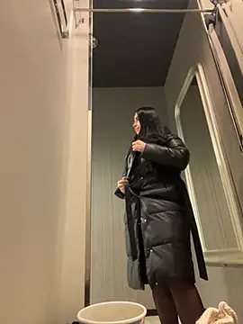 Snapshot of CrazzyChicks chatting on 03/11/26, 06:41 CrazzyChicks online show from 03/11/26, 06:41