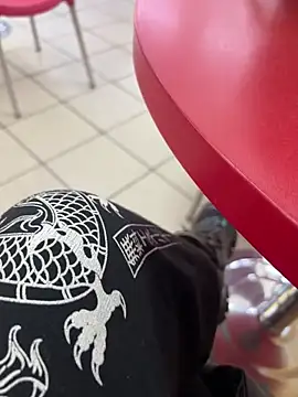 Snapshot of CrazzyChicks chatting on 03/19/26, 05:55 CrazzyChicks online show from 03/19/26, 05:55