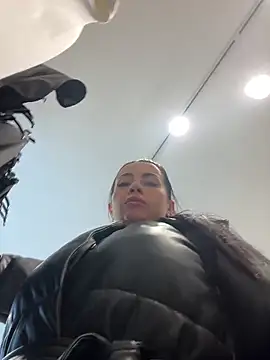 Snapshot of CrazzyChicks chatting on 03/22/26, 05:11 CrazzyChicks online show from 03/22/26, 05:11