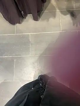 Snapshot of CrazzyChicks chatting on 03/25/26, 05:13 CrazzyChicks online show from 03/25/26, 05:13