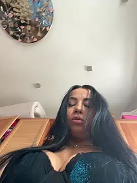 Snapshot of CrazzyChicks chatting on 04/20/26, 08:17 CrazzyChicks online show from 04/20/26, 08:17