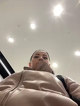 Snapshot of CrazzyChicks chatting on 04/22/26, 07:11 CrazzyChicks online show from 04/22/26, 07:11