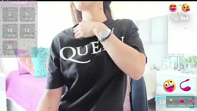 Snapshot of Charlotte7-7 chatting on 10/29/25, 06:09 Charlotte7-7 online show from 10/29/25, 06:09