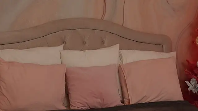 OliviaSirena online show from 12/14/24, 11:23