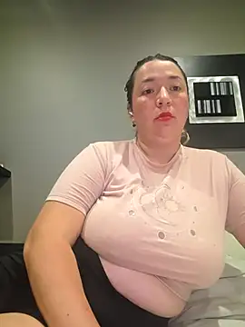 isabella rossse online show from 03/03/26, 08:26