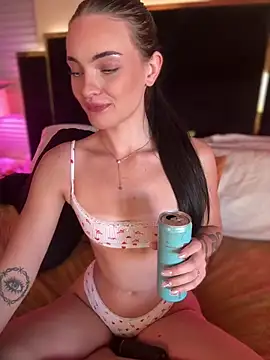 Snapshot of KarissaChantelle chatting on 06/19/26, 05:28 KarissaChantelle online show from 06/19/26, 05:28