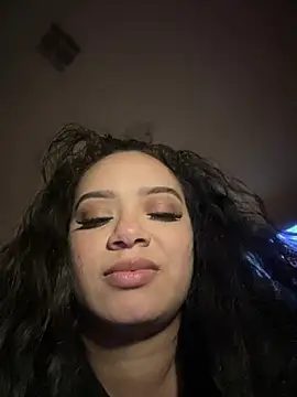 Snapshot of CarmelaAnthony chatting on 12/12/24, 01:39 CarmelaAnthony online show from 12/12/24, 01:39