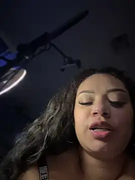 Snapshot of CarmelaAnthony chatting on 02/20/25, 01:08 CarmelaAnthony online show from 02/20/25, 01:08