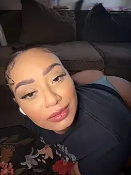 Snapshot of CarmelaAnthony chatting on 10/02/25, 03:41 CarmelaAnthony online show from 10/02/25, 03:41