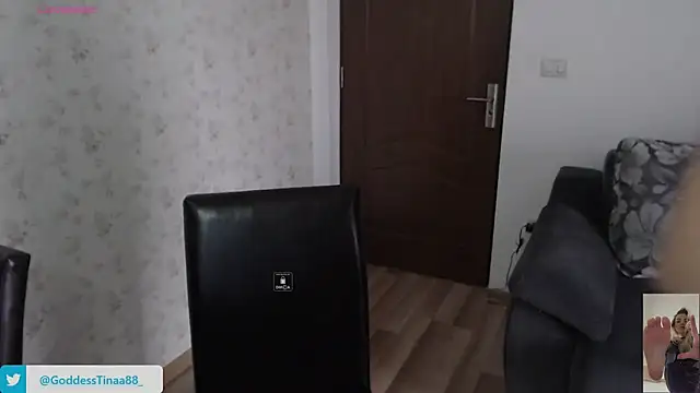 Snapshot of Goddess_Tina chatting on 11/07/25, 07:30 Goddess Tina online show from 11/07/25, 07:30