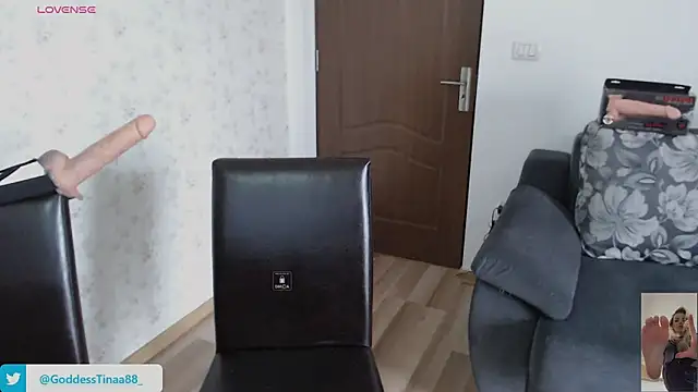 Snapshot of Goddess_Tina chatting on 11/10/25, 08:46 Goddess Tina online show from 11/10/25, 08:46