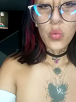 Snapshot of Mariana_Joness chatting on 01/01/25, 05:22 Mariana Joness online show from 01/01/25, 05:22