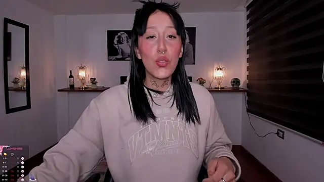 Snapshot of Mariana_Joness chatting on 10/23/25, 02:44 Mariana Joness online show from 10/23/25, 02:44