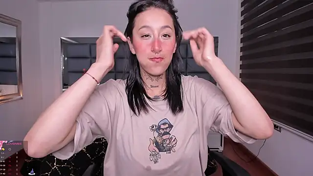 Snapshot of Mariana_Joness chatting on 11/04/25, 01:38 Mariana Joness online show from 11/04/25, 01:38