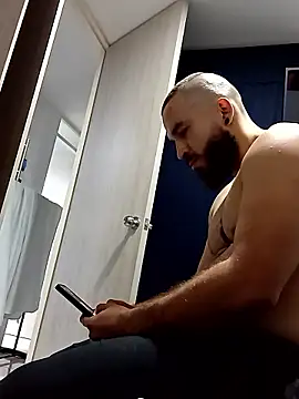 Snapshot of molok329 chatting on 01/17/26, 04:28 molok329 online show from 01/17/26, 04:28