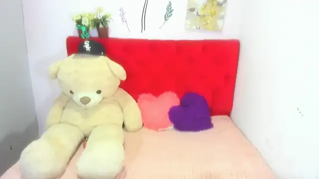 Snapshot of GiannaGoddes chatting on 01/13/25, 04:07 GiannaGoddes online show from 01/13/25, 04:07