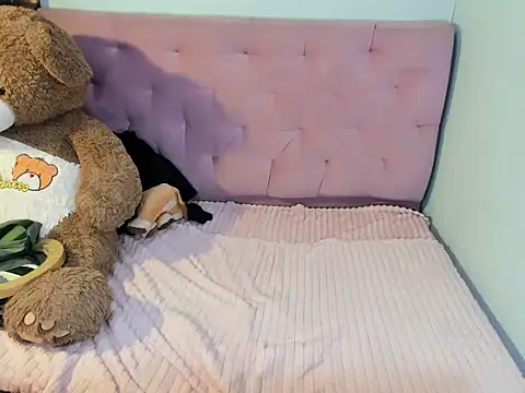 Snapshot of GiannaGoddes chatting on 11/15/25, 04:14 GiannaGoddes online show from 11/15/25, 04:14